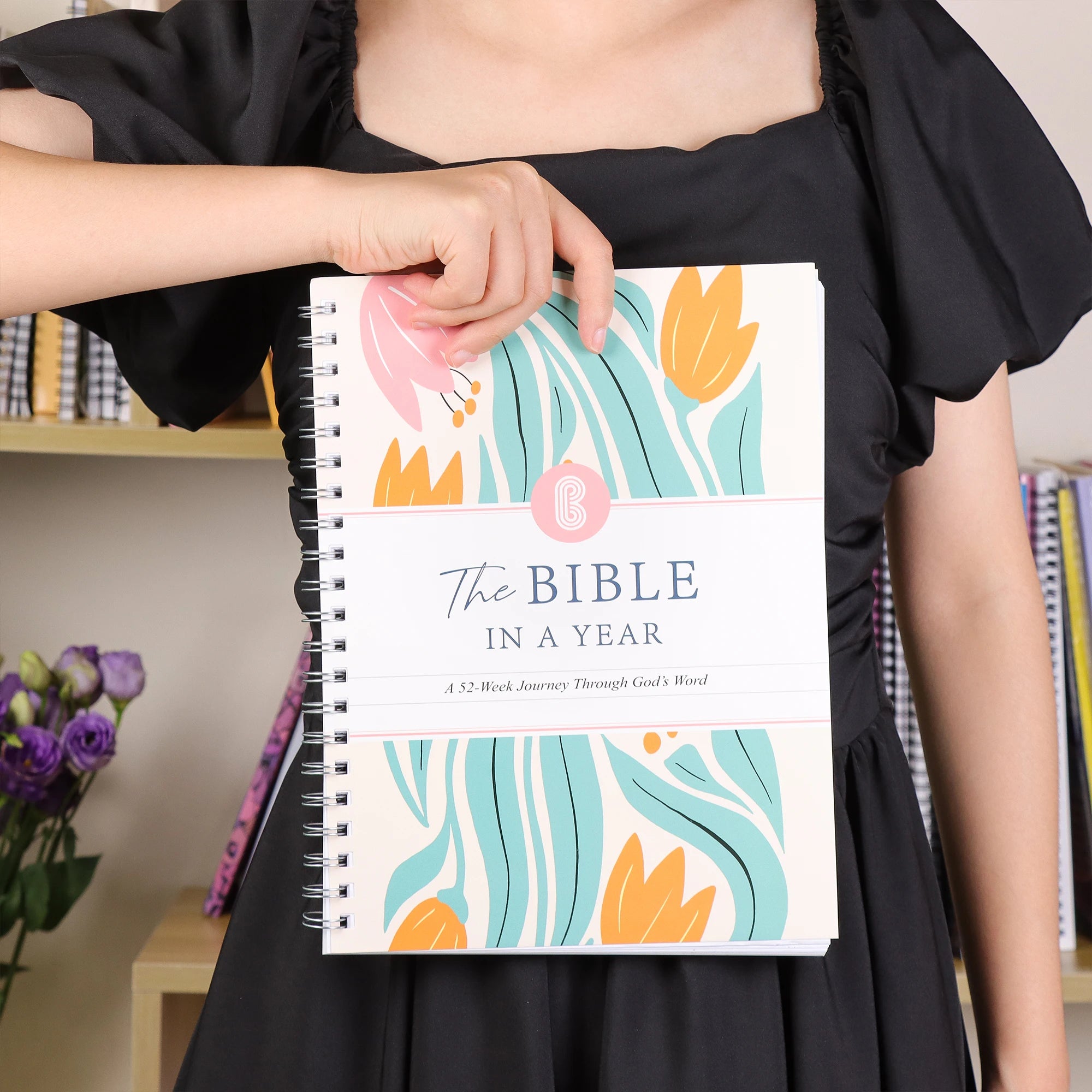 The Bible in A Year: Women's Bible Study Plan-Daily Scripture readings structured 52-Week plan for consistent Bible Study & Spir